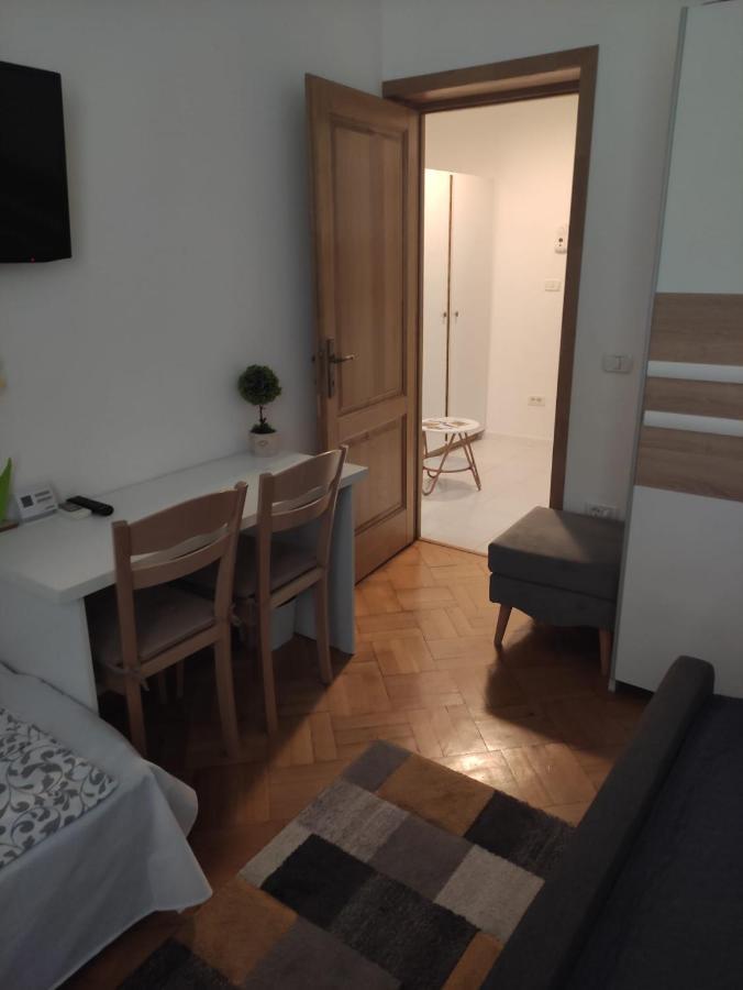 בוקרשט Nice Studio In Old Town מראה חיצוני תמונה